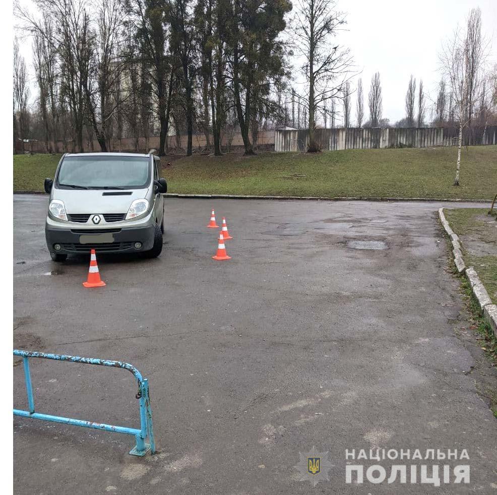 У Рівному біля школи мікроавтобус збив дитину