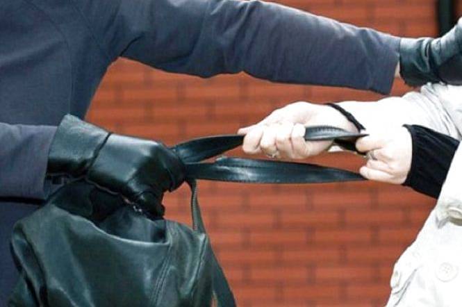 Рівнянку пограбували посеред дороги