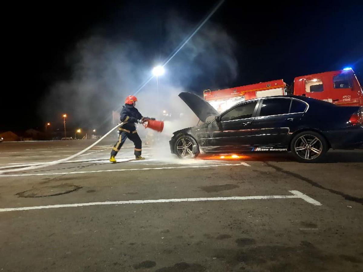 У місті Рівне регулярно палають авто