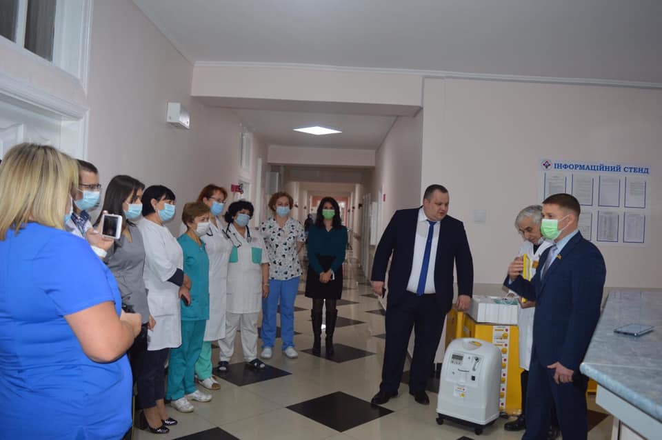 У міську лікарню Рівного подарували 5 кисневих концентраторів У міську лікарню Рівного подарували 5 кисневих концентраторів