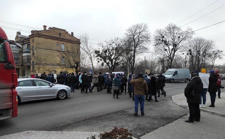 Працівники психіатричної лікарні перекрили проспект в Острозі