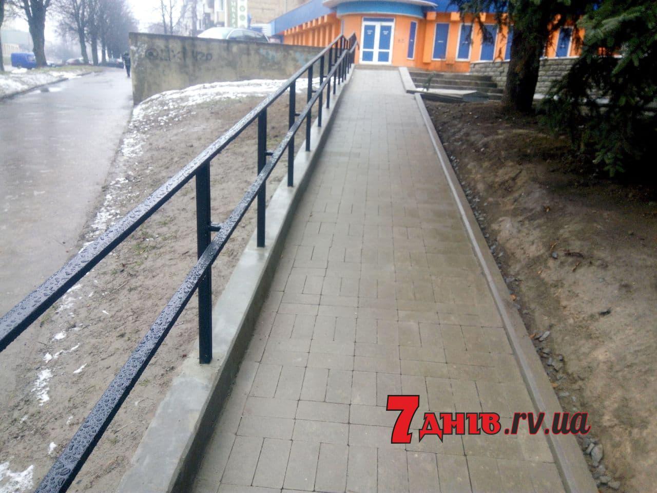 Доріжка та лавочки: у Рівному в районі Чайки реалізували проєкт Громадського бюджету