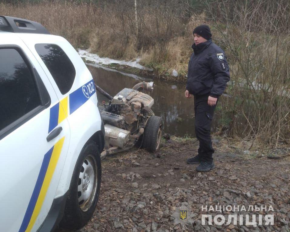 У двох районах області поліцейські вилучили мотопомпи