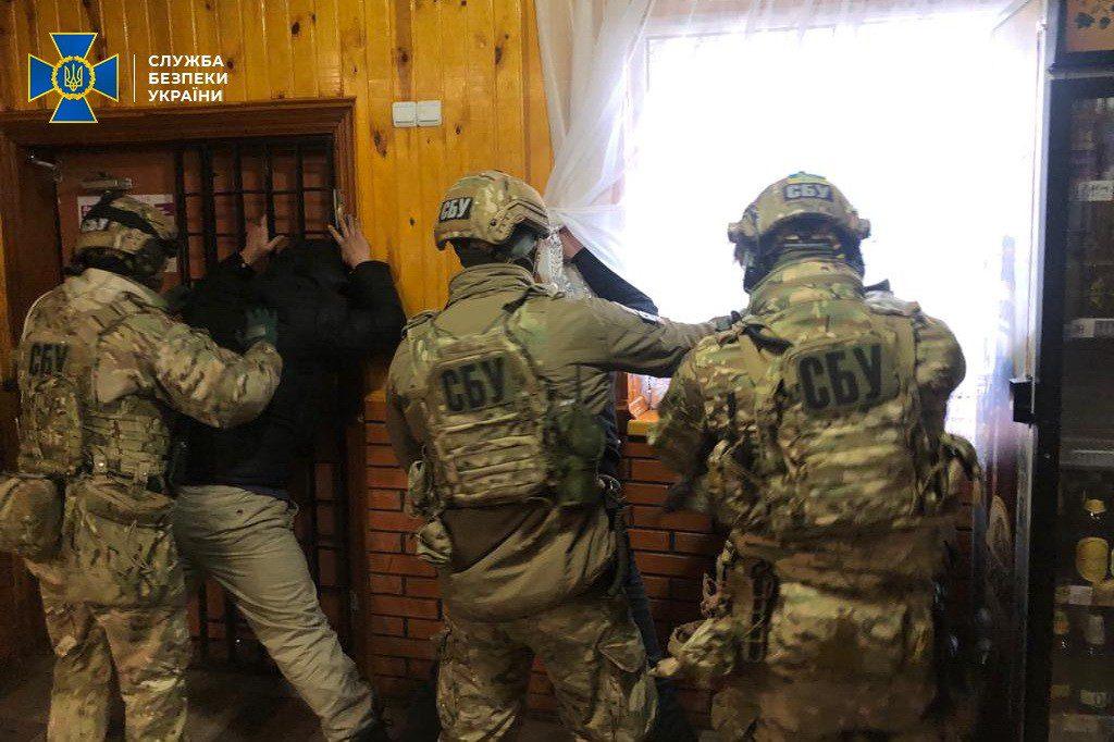 СБУ на Рівненщині викрила групу посадовців-організаторів “зеленого коридору”