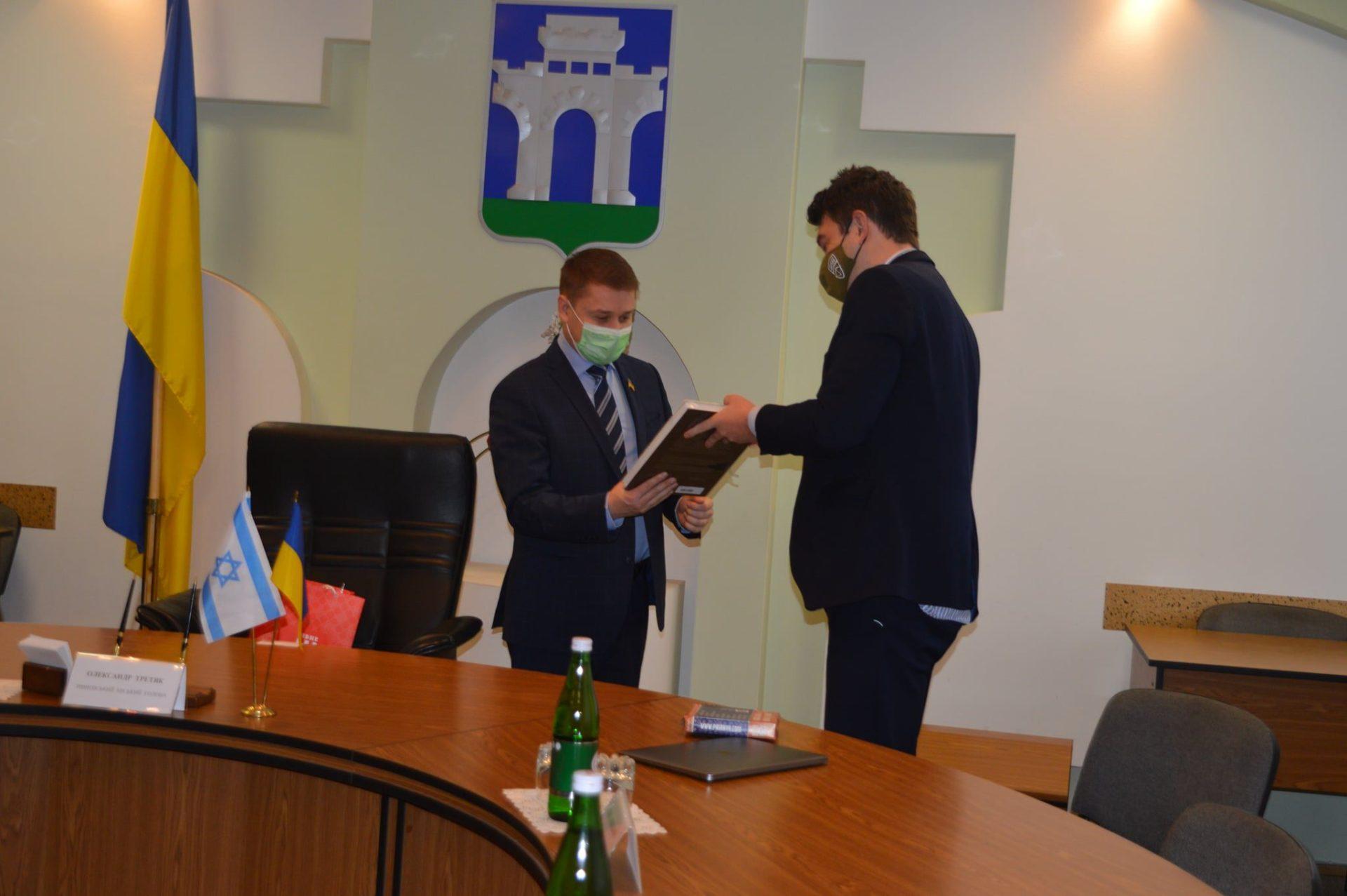 Міський голова Рівного зустрівся з директором розвитку бізнесу компанії «Aux Bridge»