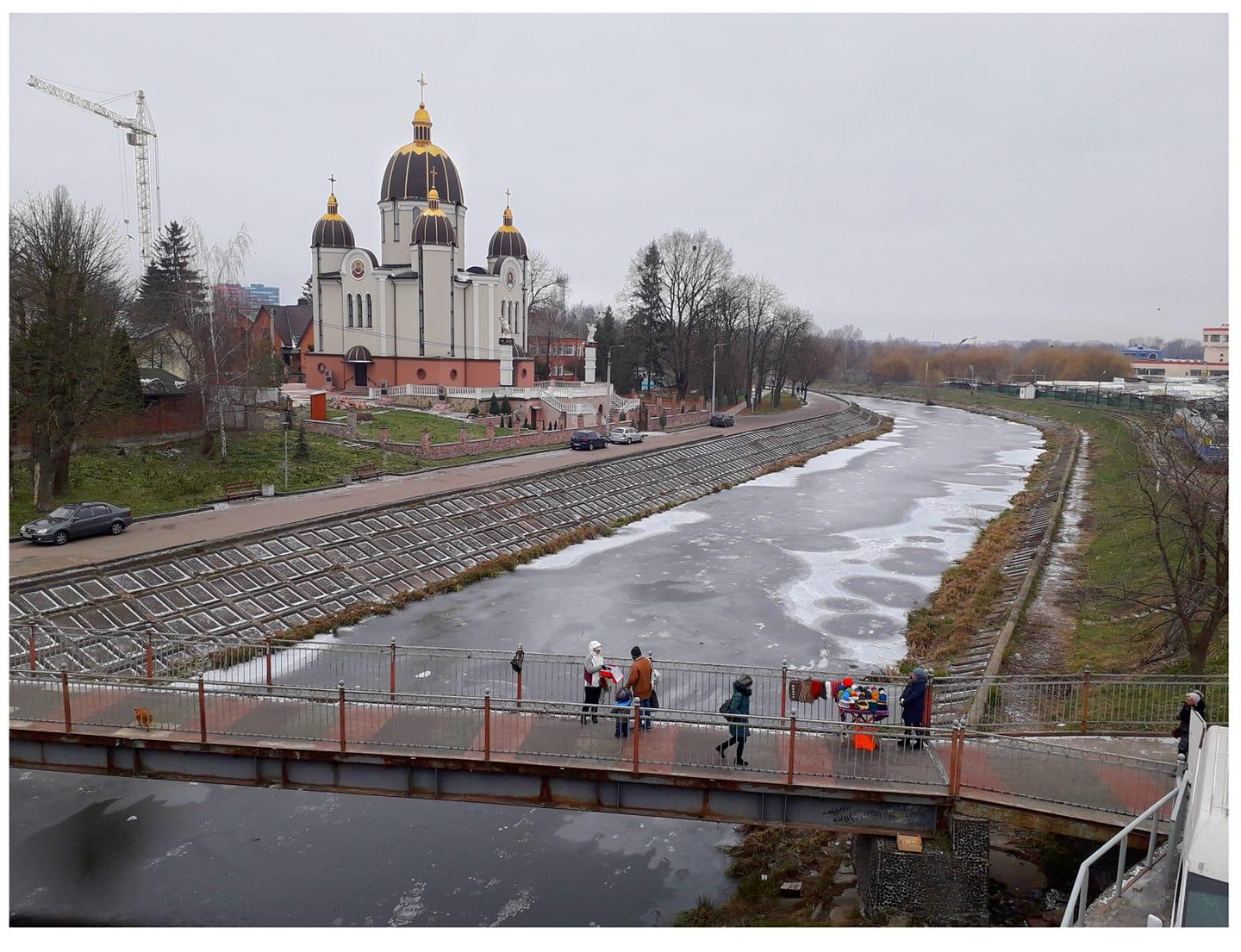У Рівному замерзла річка Устя У Рівному замерзла річка Устя