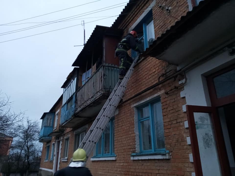 Поліцейські покликали рятувальників, бо чоловік міг вчинити самогубство