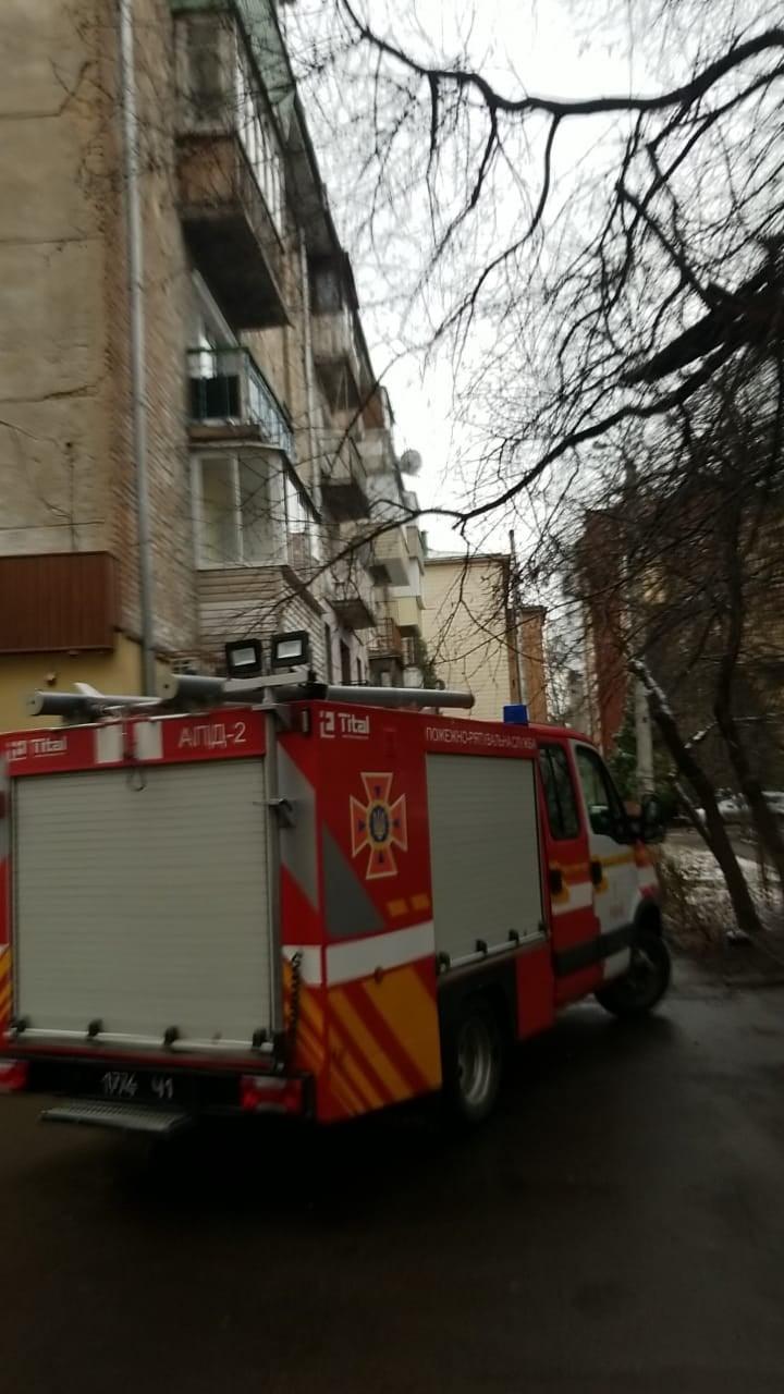 У Рівному рятувальники допомогли відчинити двері квартири, де був важкохворий чоловік