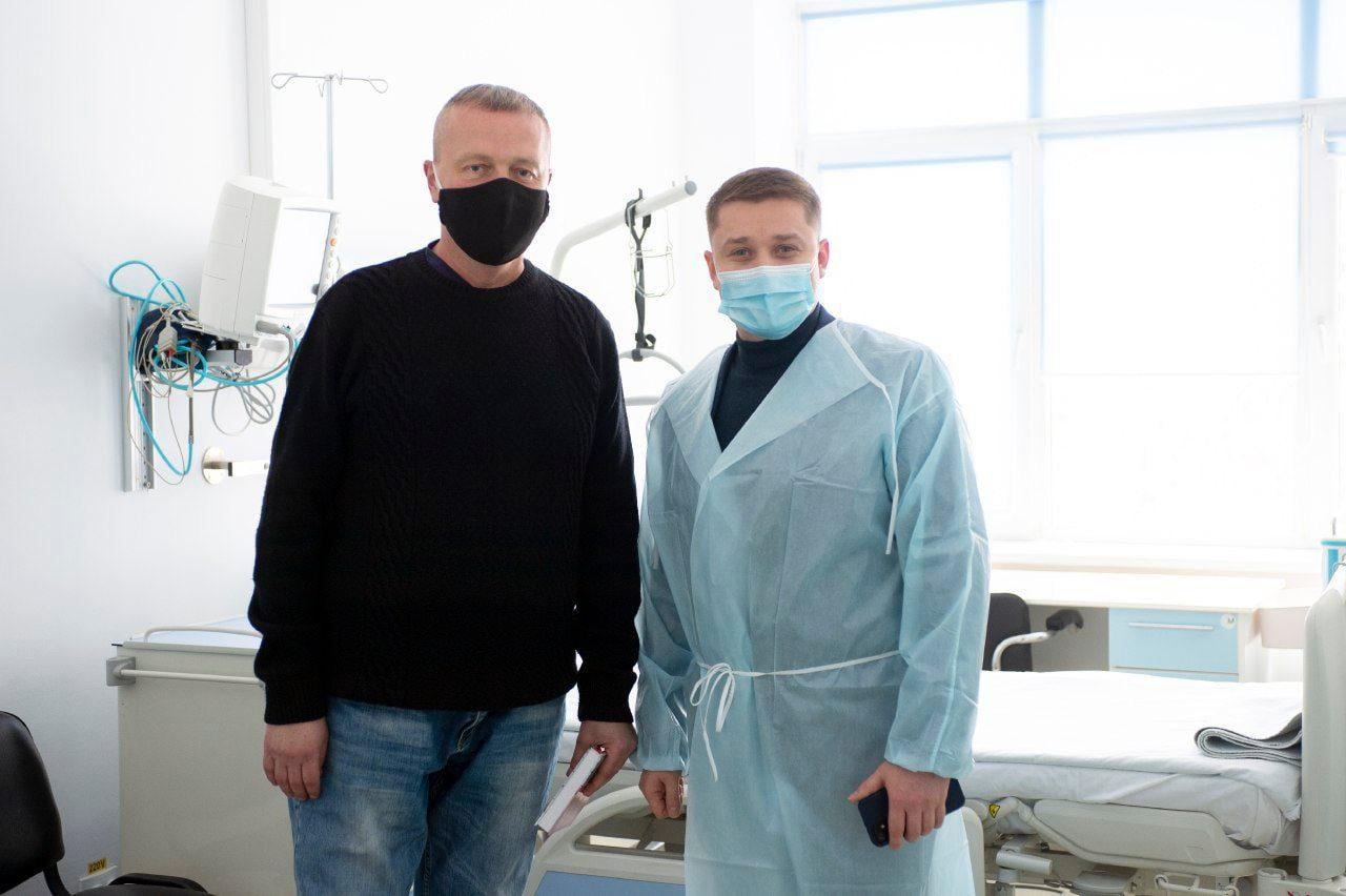 Мер Рівного провідав чоловіка, якому пересадили серце