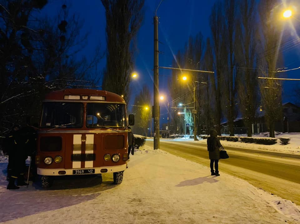 У Рівному на зупинках громадського транспорту можна випити чаю та зігрітися