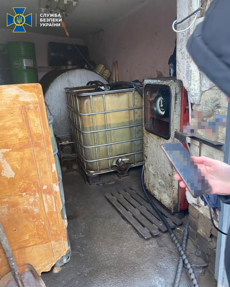 На Рівненщині СБУ припинила діяльність нелегальної автозаправки На Рівненщині СБУ припинила діяльність нелегальної автозаправки