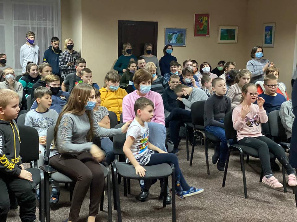 Секретар Рівнеради вручив посвідчення особливим дітям