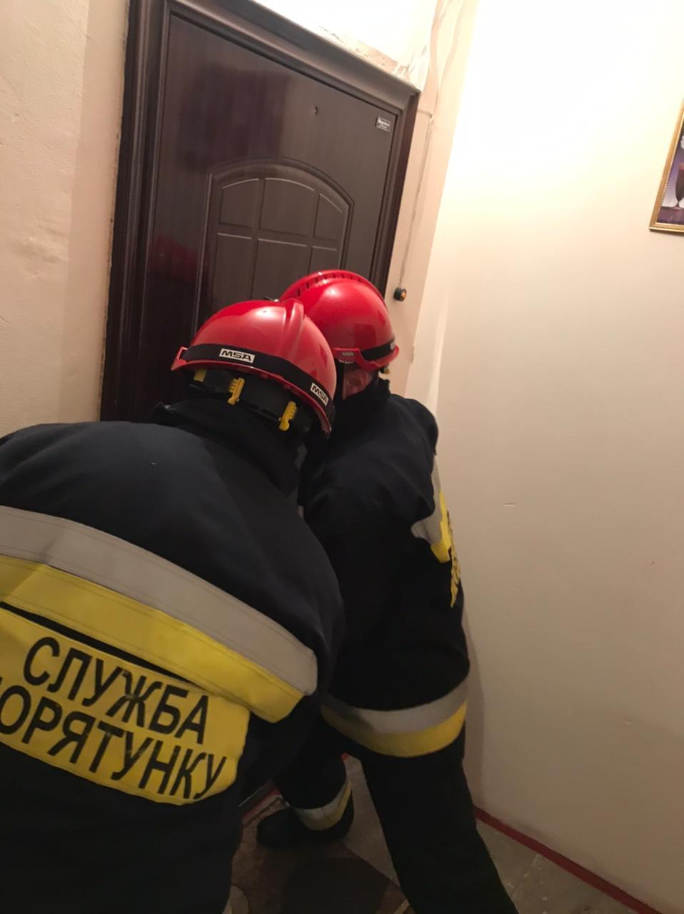 У Рівному трирічна дитина зачинилася в квартирі