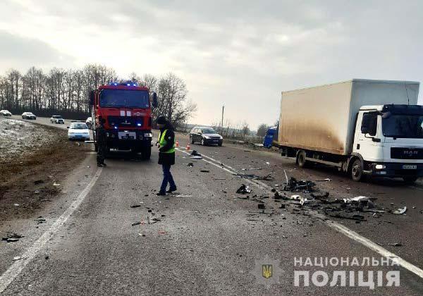У ДТП на автодорозі «Київ-Чоп» травмувалися четверо пасажирів, двоє із них — у реанімації
