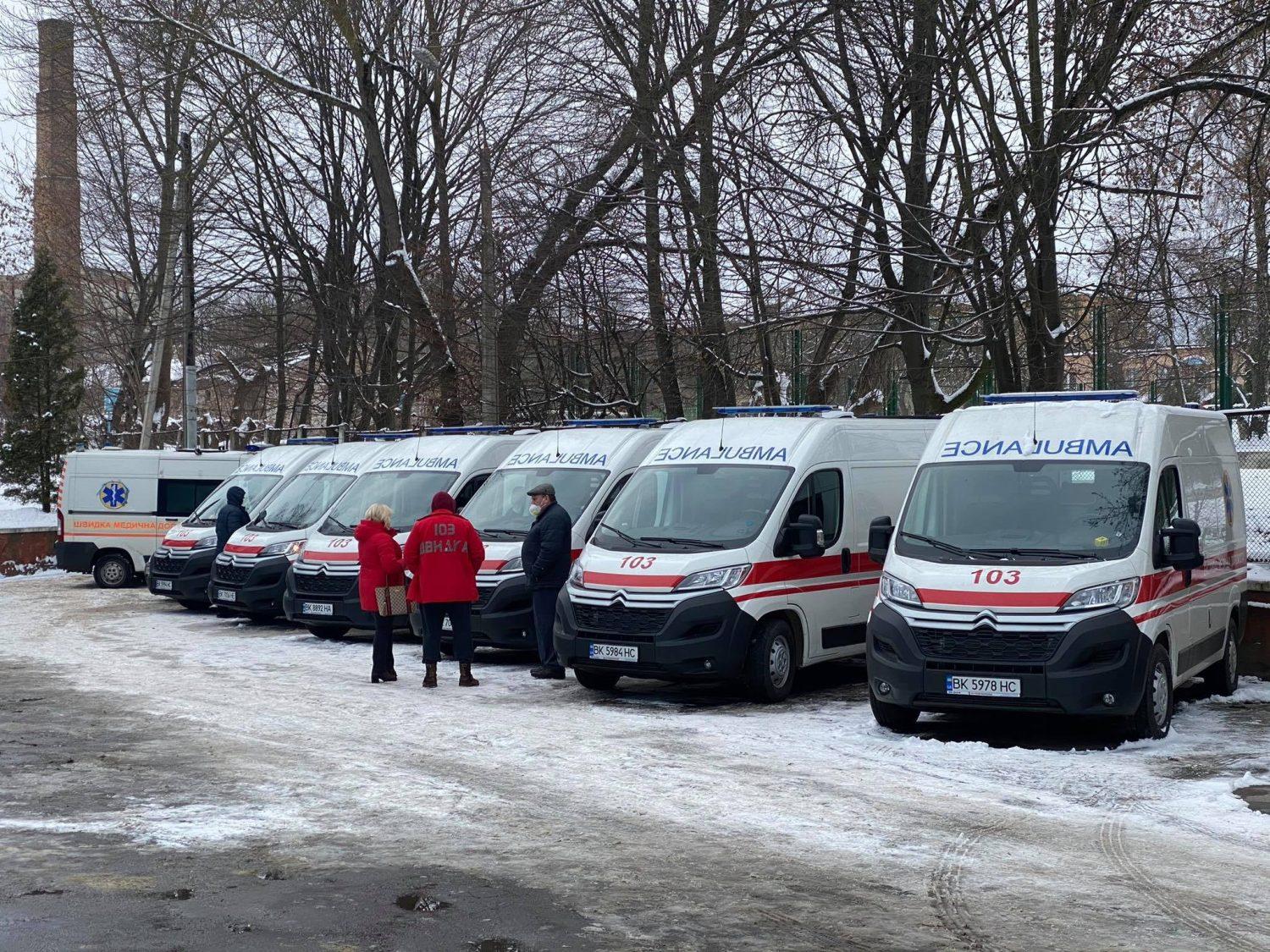 10 новеньких карет швидкої допомоги з’явилися на Рівненщині