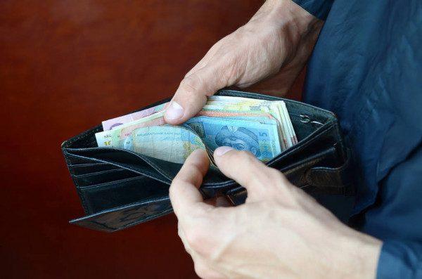 Половина – на мінімалці: як змінилися доходи громадян у 2020 році