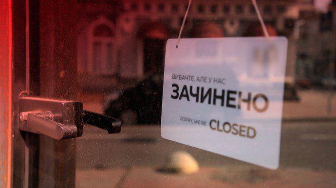 Закони епідеміології забороняють продавати у супермаркетах шкарпетки