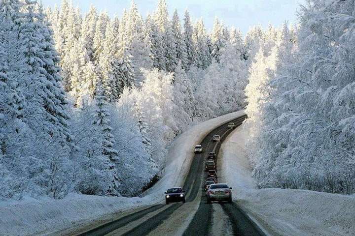 В Карпатах оголосили сніголавинну небезпеку. Туристів закликають утриматися від виходу у високогір’я В Карпатах оголосили сніголавинну небезпеку. Туристів закликають утриматися від виходу у високогір’я