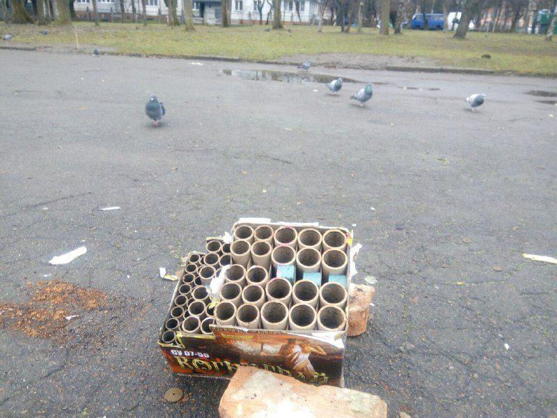 На території школи у Рівному запускали салюти (ФОТО)