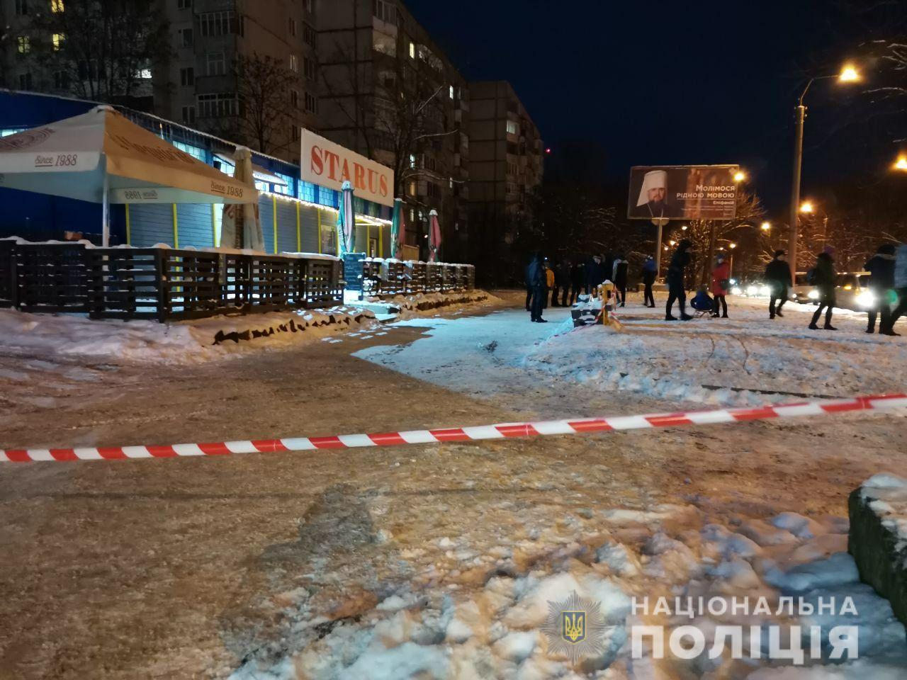 У Рівному біля супермаркету вбили чоловіка