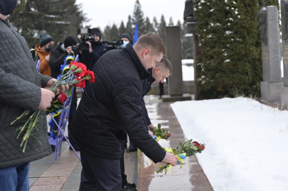 Мер Рівного вшанував пам’ять визволителів Рівного Мер Рівного вшанував пам’ять визволителів Рівного