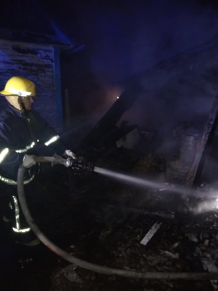 На Рівненщині чоловік отруївся чадним газом допомагаючи сусідам гасити пожежу