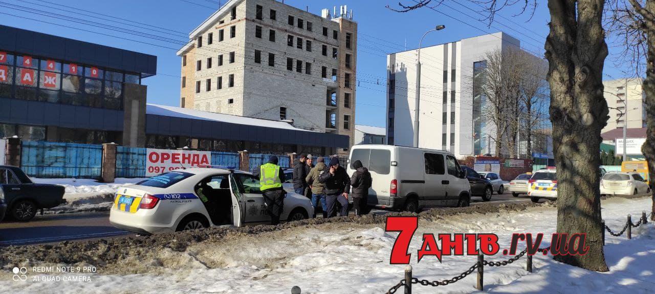 У Рівному на вул. Грушевського – ДТП