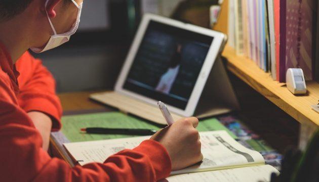 Шкарлет: учні 1−4 класів мають навчатися виключно в офлайн-режимі