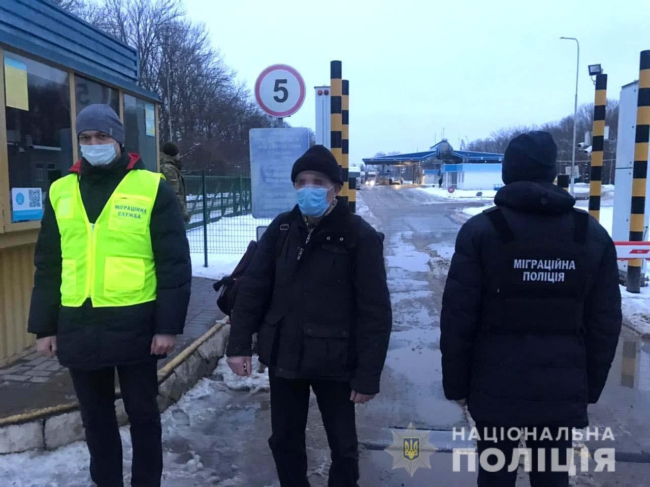 На Рівненщині міграційна поліція та міграційна служба видворили за межі країни іноземця