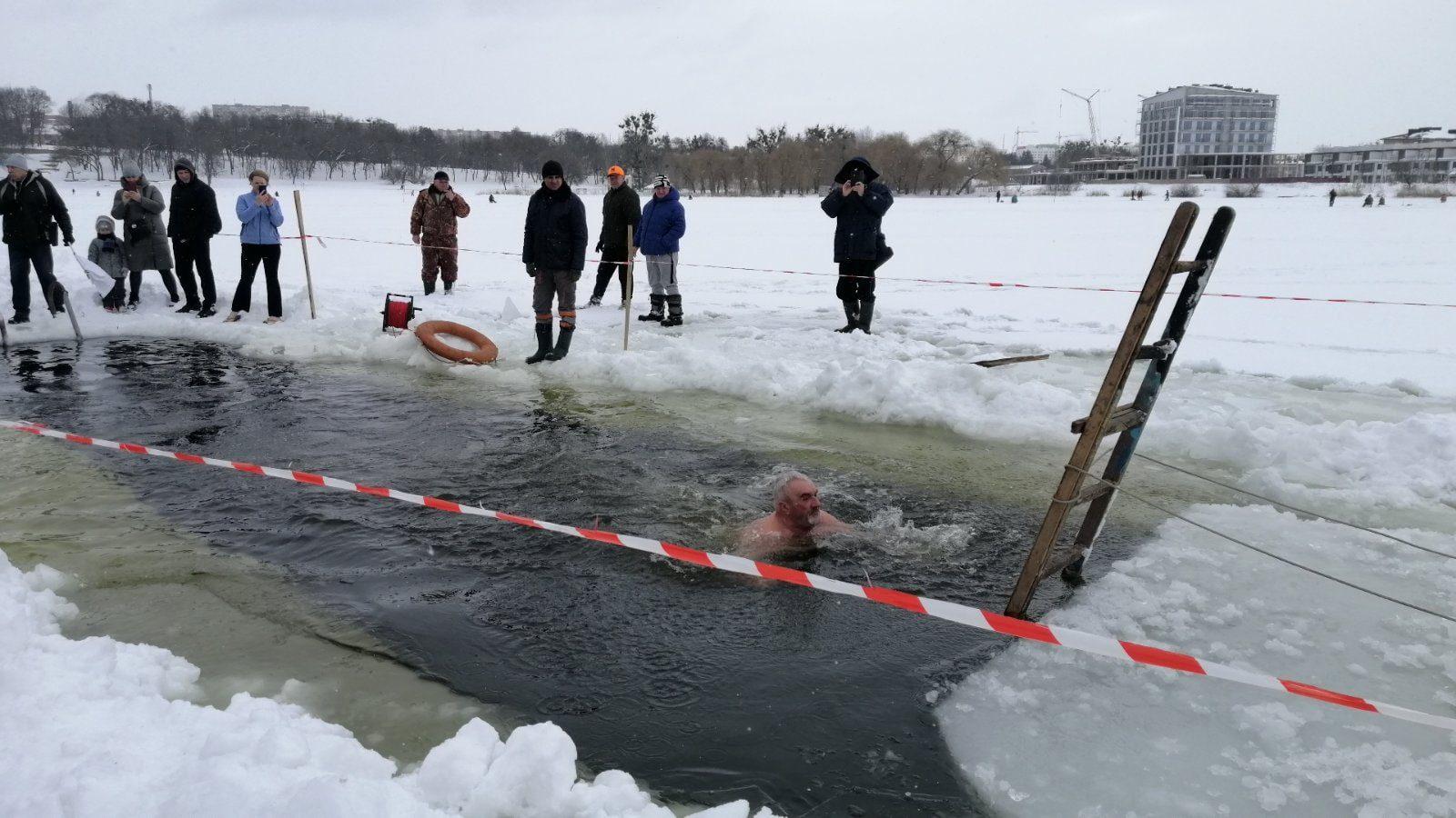У Рівному відбувся фестиваль із зимових видів плавання