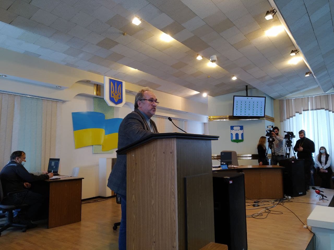 До депутатів Рівнеради звернувся директор облмуздрамтеатру
