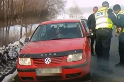 На Волині жінка народила дитину за кермом (Відео)