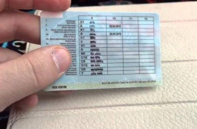 В Україні у водійських посвідченнях з’являться нові позначки