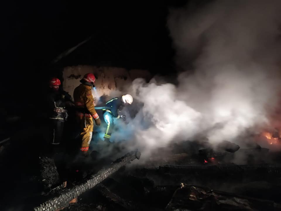 На Сарненщині згорів будинок та ледве не згоріло приміщення старої школи