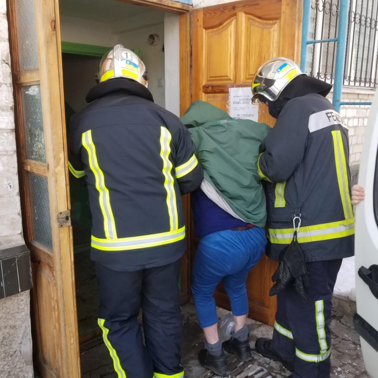 Рівненські рятувальники допомогли 92-річному рівнянину повернутися додому
