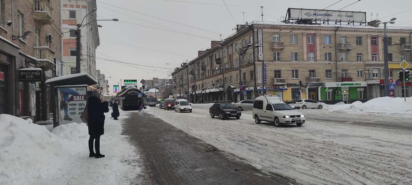 На вулицях Рівного працює 21 одиниця снігоприбиральної техніки