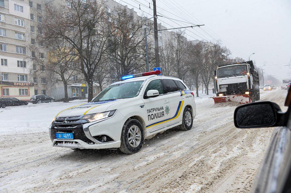 19 одиниць снігоприбиральної техніки працює на дорогах Рівного