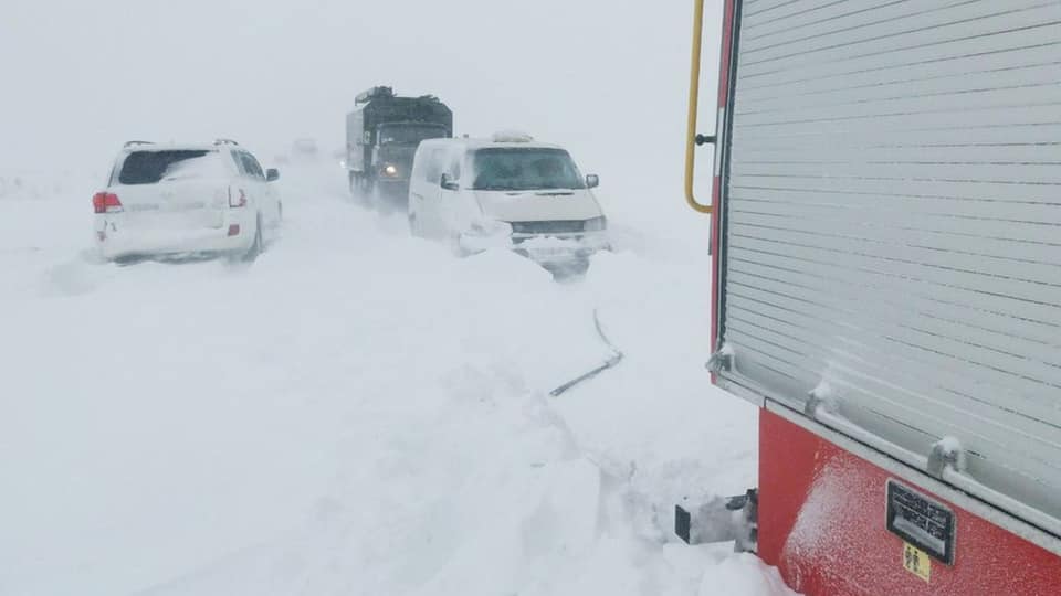 На Рівненщині машини швидкої допомоги загрузають в снігу
