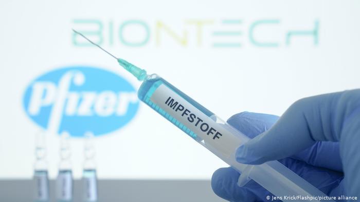Стало відомо скільки розраховує заробити Pfizer та  Moderna на COVID-вакцині