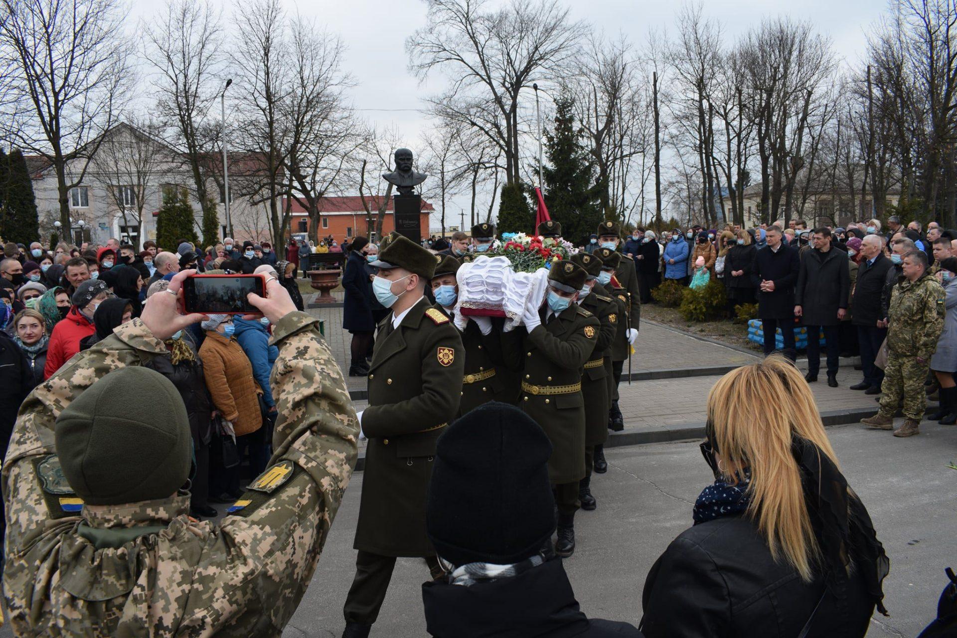 На Рівненщині попрощалися з загиблим на Сході військовим