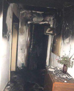 Поліцейські встановлюють зловмисника, який у Рівному підпалив двері квартири