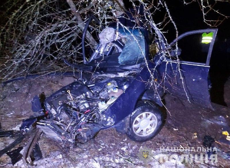 На Рівненщині у ДТП загинув неповнолітній водій, троє пасажирів у реанімації