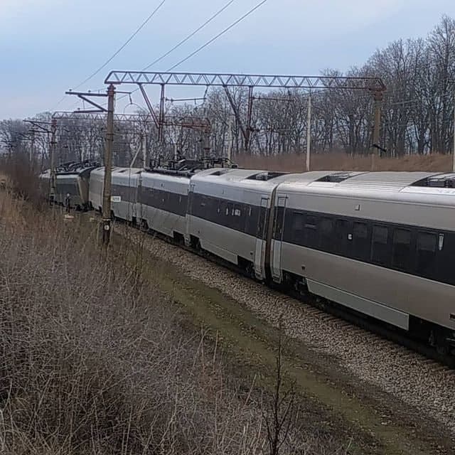 Біля Запоріжжя зійшли з рейок 6 вагонів потягу Інтерсіті (ВІДЕО)