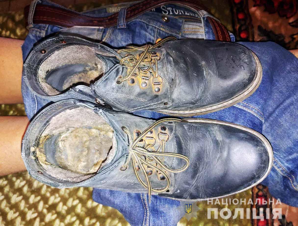 Поліцейські просять допомогти встановити особу чоловіка, знайденого у фонтані
