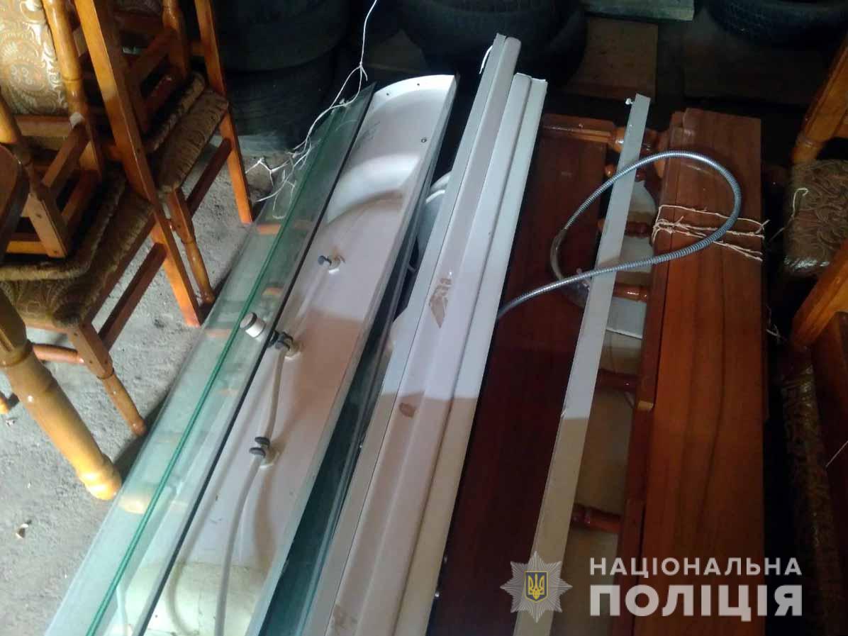 Поліцейські викрили крадія, який «обчистив» будинок односельчанки