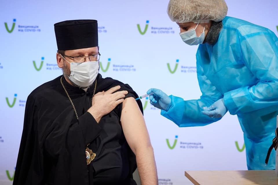 Українські релігійні лідери вакцинувалися Covishield проти COVID-19