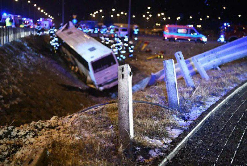 У Польщі в ДТП потрапив автобус з українцями, є загиблі (ФОТО)