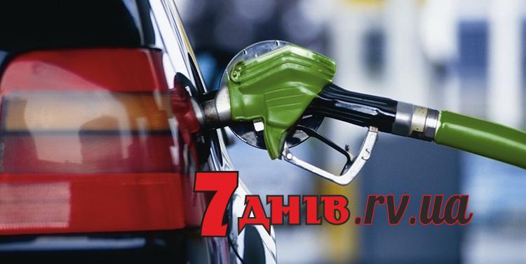 Нелегальну АЗС виявили у Рівному