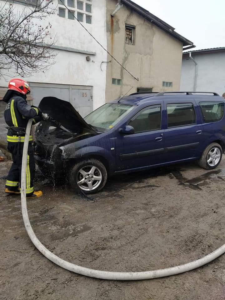 У Дубно під час руху загорівся легковий автомобіль