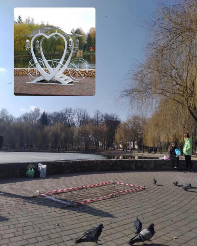 У центрі Рівного вандали пошкодили “карету”
